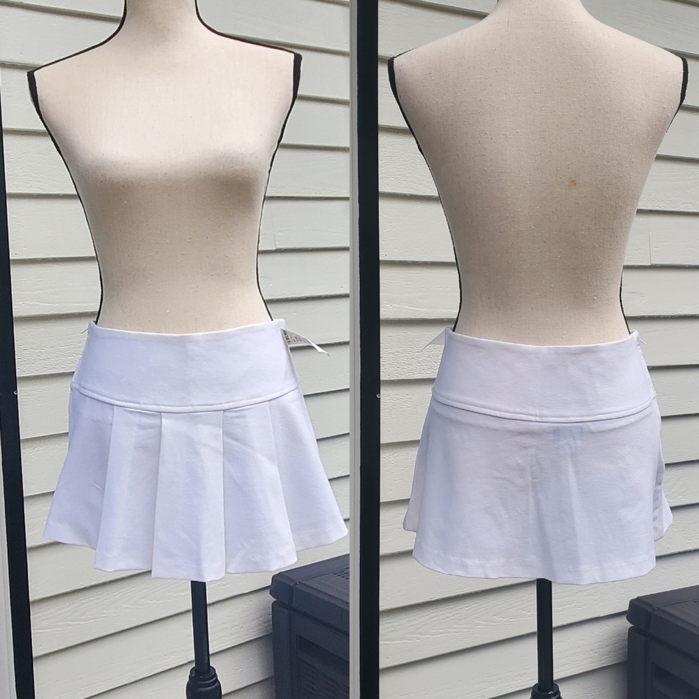NWT Y2K Full Coverage USA Front Pleated Mini Skirt